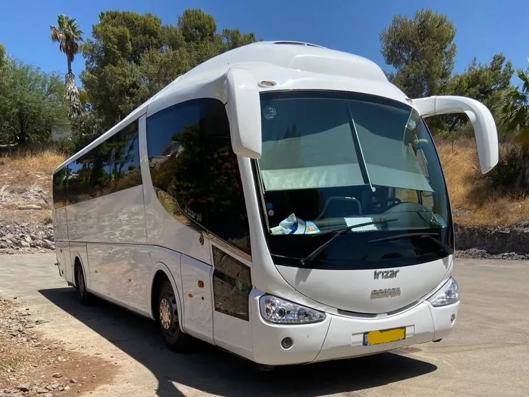אוטובוס 60 מקומות